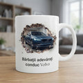 Cană Volvo – Bărbații adevărați conduc Volvo, efect de zid spart