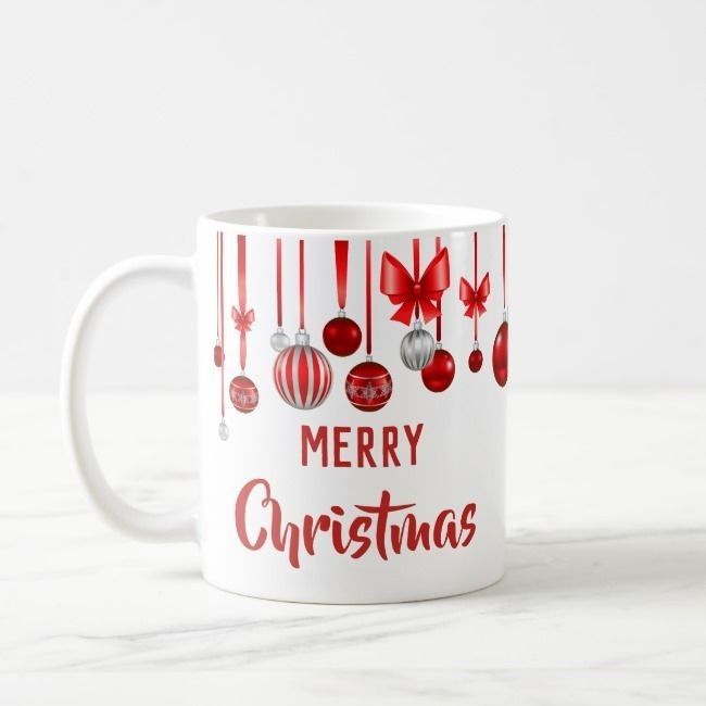 Cană de Crăciun – Merry Christmas, globuri și fundițe roșii