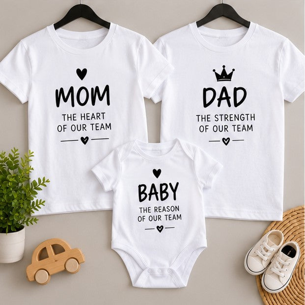 Set familie Our Team – Mom, Dad și Baby, 2 tricouri și body