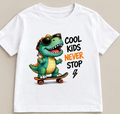 Tricou personalizat copii – Cool Kids Never Stop, dinozaur pe skateboard