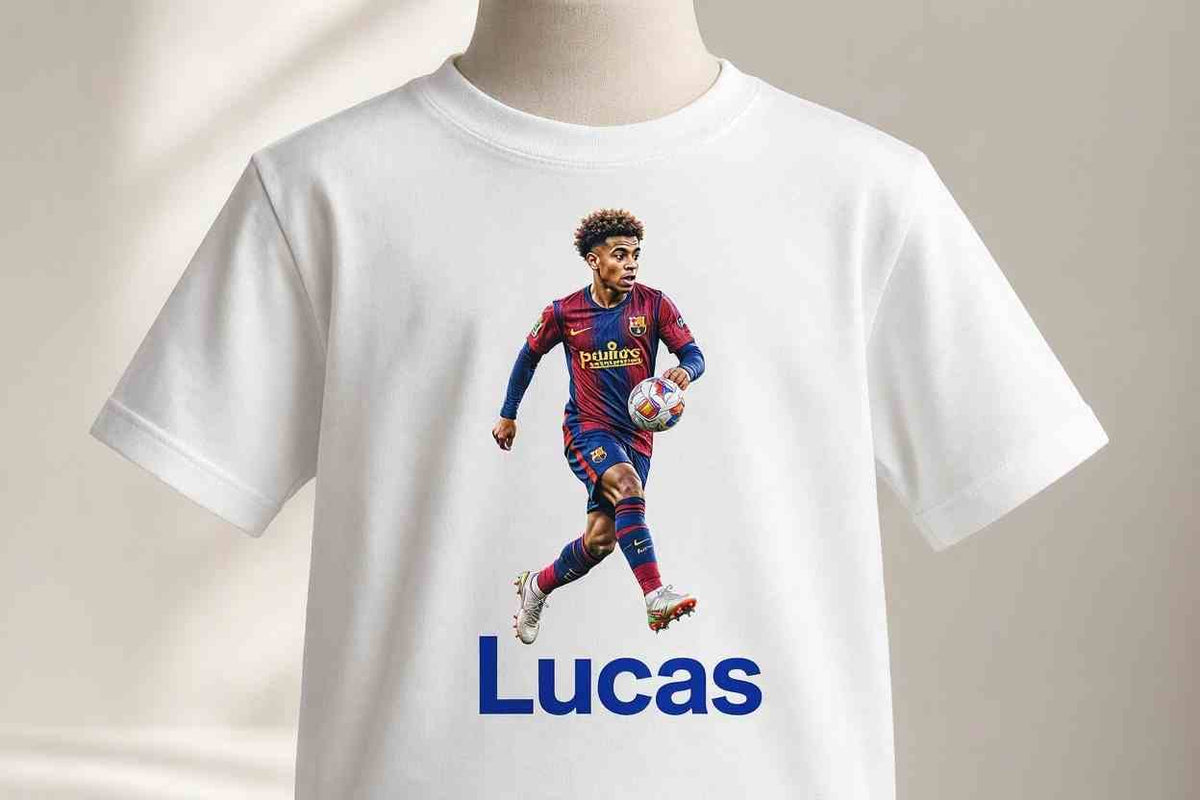 Tricou personalizat copii cu nume – Fotbalist bordo-albastru cu minge, Lucas