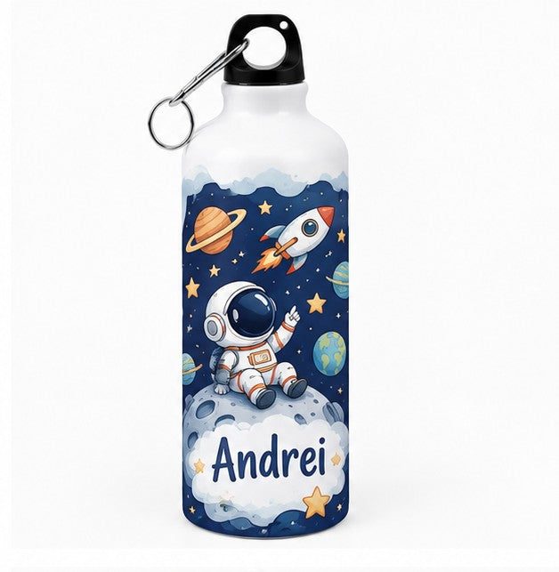 Bidon de apă personalizat cu astronaut și nume, fundal cosmic albastru, 500 ml