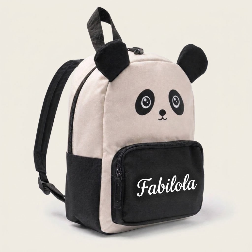 Ghiozdan personalizat cu nume – Panda cu urechi și buzunar negru