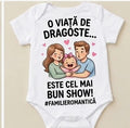 Body personalizat – O viață de dragoste, familie și fundiță roz