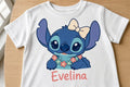 Tricou personalizat copii cu nume – Evelina, personaj albastru cu fundiță crem și flori