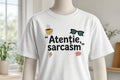 Tricou personalizat femei – Atenție, sarcasm, cafea și ochelari