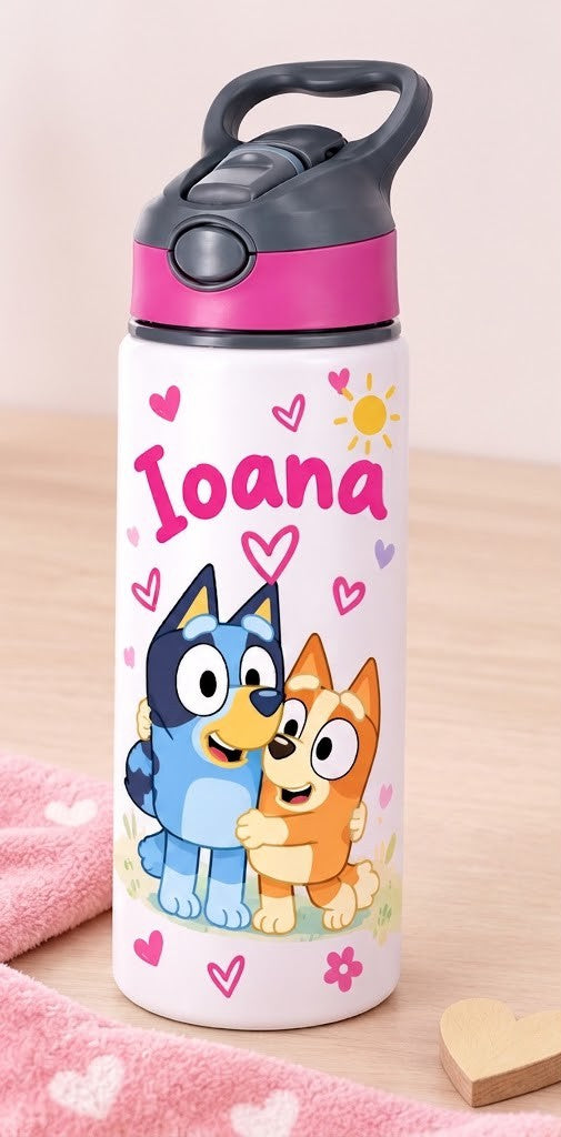 Bidon de apă personalizat cu Bluey și Bingo îmbrățișate și nume, 650 ml