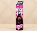 Bidon de apă personalizat cu tânără cu șapcă neagră, Good Vibes Only și nume, 650 ml