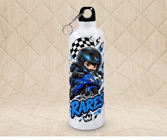 Bidon de apă personalizat cu băiețel pe motocicletă albastră și nume, 500 ml